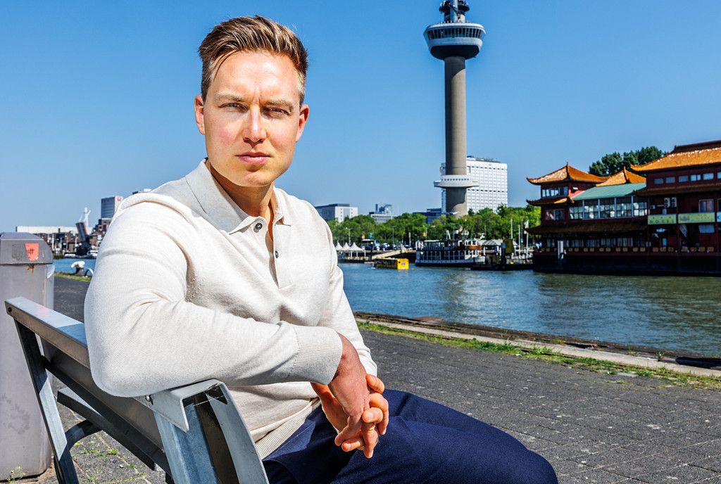 Zijn er nog mensen die niet snappen dat talkshow darling Jona van Loenen een charlatan is?