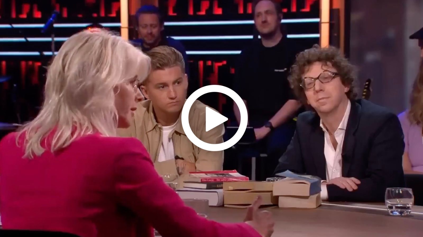 GeenStijl: Een glas, een aangifte van Van der Plas en alle deepfake-purno  blijft zoals het was