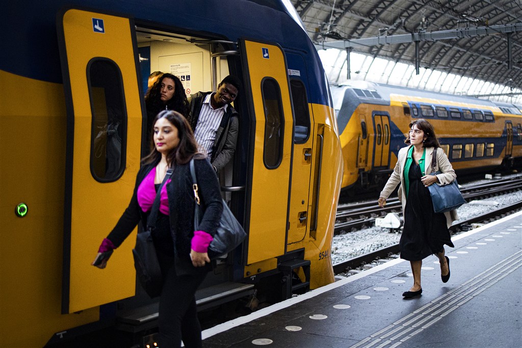 GeenStijl: 'Beste Reizigers, De Spitsheffing Op Spoor 2,50 Heeft Een ...